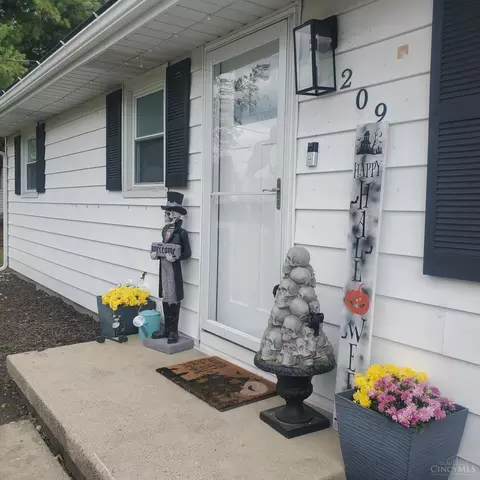 209 Arcadia Dr, Middletown, OH 45042