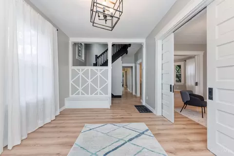 321 Helen St, Cincinnati, OH 45219 photo 2