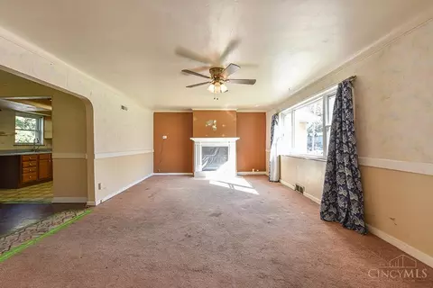 Living - 11167 Labelle Ave, Blue Ash, OH 45242 photo 2 of 3
