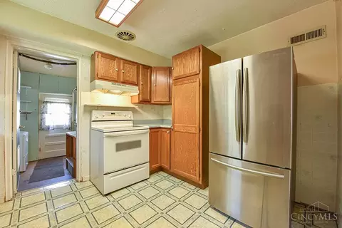 Kitchen - 11167 Labelle Ave, Blue Ash, OH 45242 photo 2 of 3