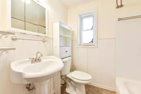 Bath - 11167 Labelle Ave, Blue Ash, OH 45242 photo 2 of 2