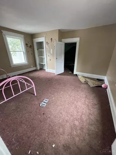Bedroom - 6803 Fork Ave, Cincinnati, OH 45227 photo 6 of 7