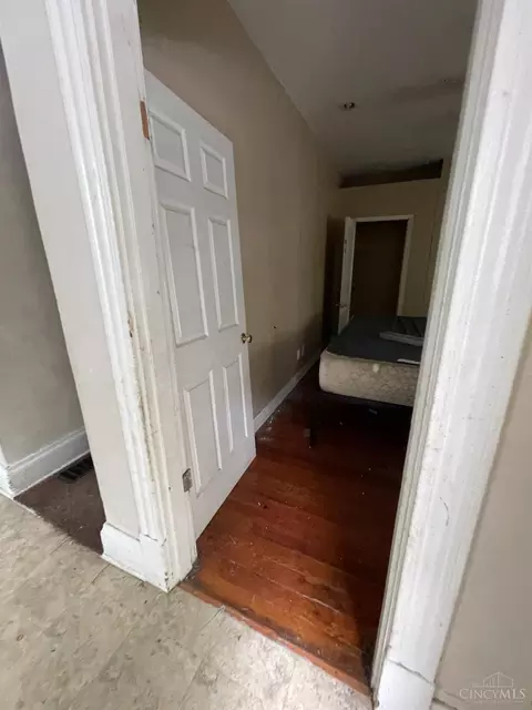 Entry Way - 6803 Fork Ave, Cincinnati, OH 45227 photo 2 of 3