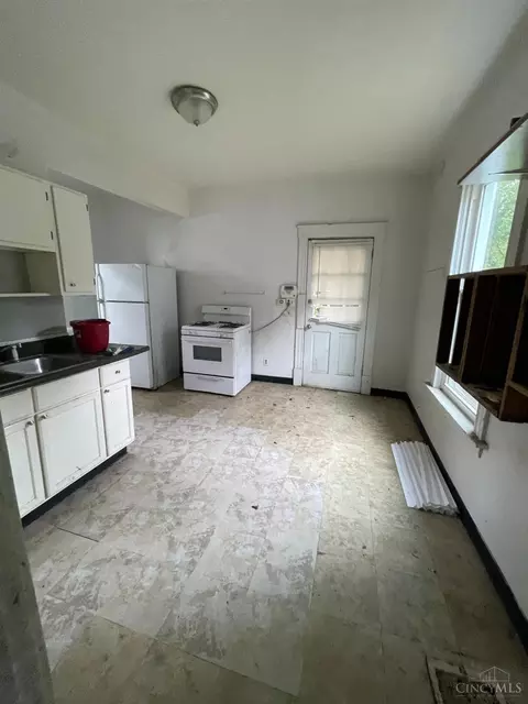 Kitchen - 6803 Fork Ave, Cincinnati, OH 45227 photo 2 of 2