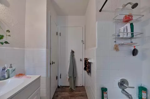 Bath - 636 Maple Dr, Reading, OH 45215 photo 1 of 1
