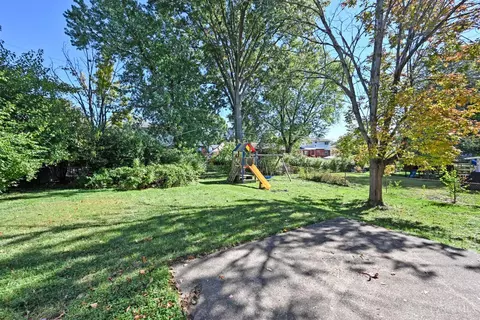 Exterior - 1596 Pinebluff Ln, Cincinnati, OH 45255 photo 2 of 9
