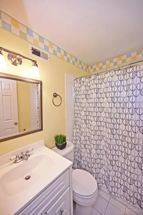 Bath - 1596 Pinebluff Ln, Cincinnati, OH 45255 photo 4 of 4
