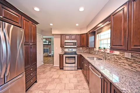 Kitchen - 1596 Pinebluff Ln, Cincinnati, OH 45255 photo 3 of 4