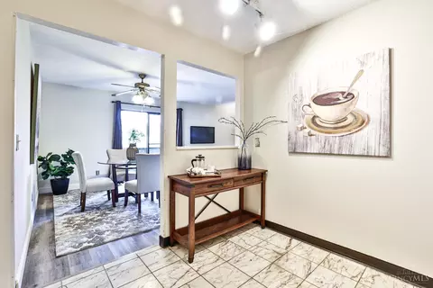 Entry Way - 535 Davis Rd, Cincinnati, OH 45255 photo 1 of 1