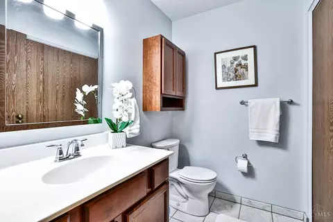 Bath - 535 Davis Rd, Cincinnati, OH 45255 photo 1 of 2