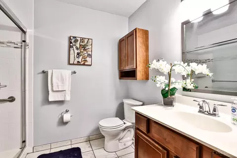 Bath - 535 Davis Rd, Cincinnati, OH 45255 photo 2 of 2