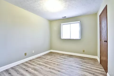 Bedroom - 535 Davis Rd, Cincinnati, OH 45255 photo 3 of 4