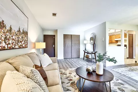 Living - 535 Davis Rd, Cincinnati, OH 45255 photo 4 of 4