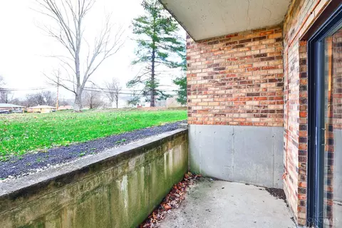 Exterior - 535 Davis Rd, Cincinnati, OH 45255 photo 5 of 11