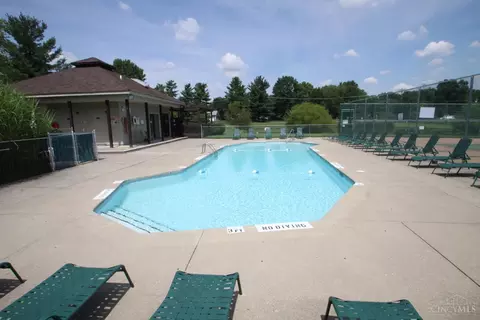 Exterior - 535 Davis Rd, Cincinnati, OH 45255 photo 10 of 11