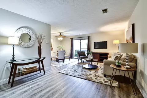 Living - 535 Davis Rd, Cincinnati, OH 45255 photo 1 of 4
