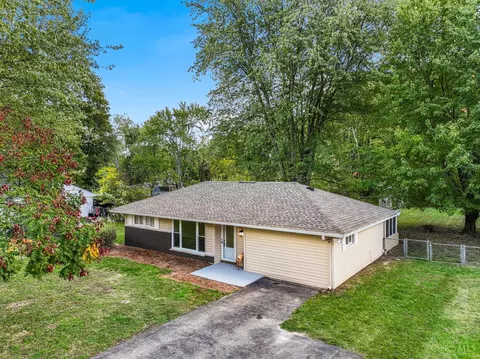 855 Hawthorne Dr, Cincinnati, OH 45245 photo 3
