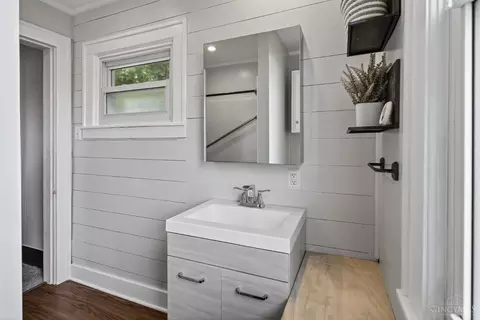Bath - 521 Broadway St, Harrison, OH 45030 photo 4 of 4