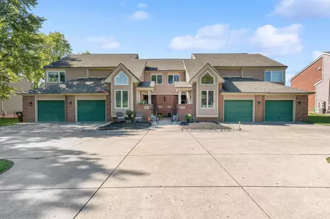 8425 Washington Village Dr, Washington Township, OH 45458