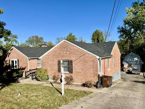 3632 Crestnoll Ln, Cincinnati, OH 45211