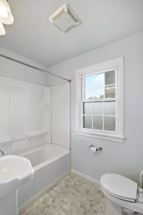 Bath - 6814 Marvin Ave, Cincinnati, OH 45224 photo 2 of 3
