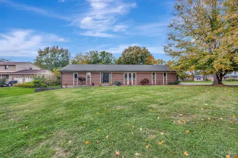3677 Windy Knoll Dr, Hamilton, OH 45013