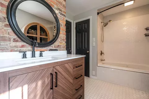 Bath - 1955 Hunt Rd, Reading, OH 45215 photo 2 of 4