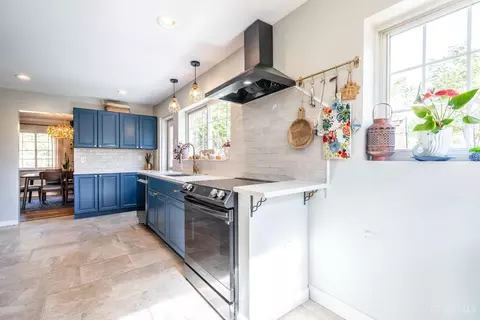 Kitchen - 1955 Hunt Rd, Reading, OH 45215 photo 3 of 5