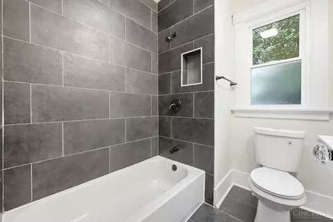 Bath - 3355 Cavanaugh Ave, Cincinnati, OH 45211 photo 1 of 2