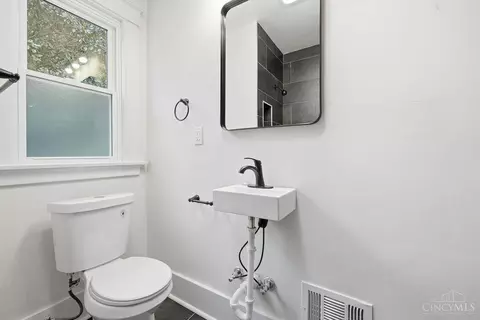 Bath - 3355 Cavanaugh Ave, Cincinnati, OH 45211 photo 2 of 2