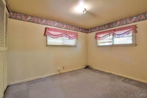 Bedroom - 182 Mayview Forest Dr, Woodlawn, OH 45215 photo 3 of 7