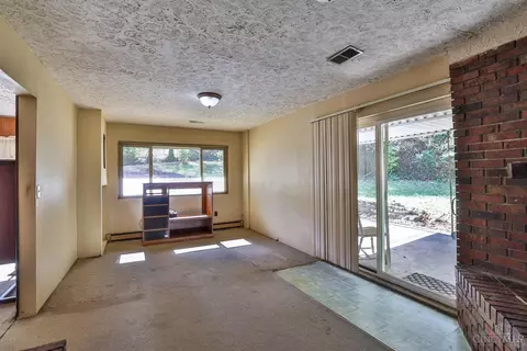 Living - 182 Mayview Forest Dr, Woodlawn, OH 45215 photo 5 of 7