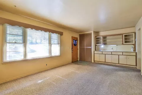 Living - 182 Mayview Forest Dr, Woodlawn, OH 45215 photo 2 of 7