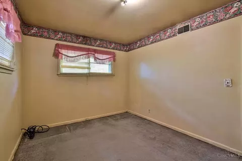 Bedroom - 182 Mayview Forest Dr, Woodlawn, OH 45215 photo 4 of 7