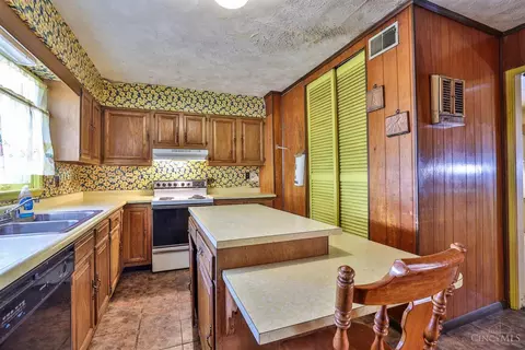 Kitchen - 182 Mayview Forest Dr, Woodlawn, OH 45215 photo 2 of 2