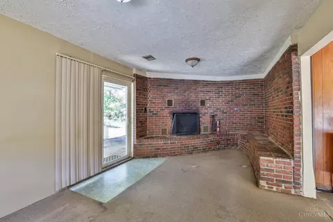 Living - 182 Mayview Forest Dr, Woodlawn, OH 45215 photo 4 of 7
