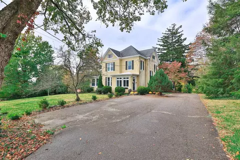 269 Compton Rd, Wyoming, OH 45215