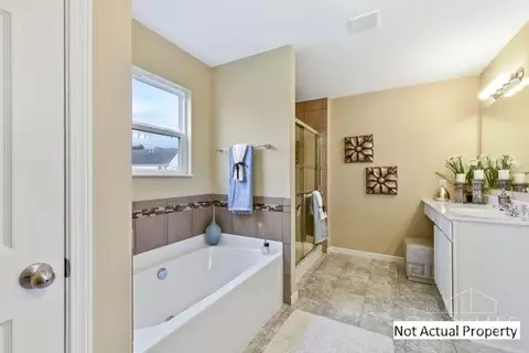 Bath - 3083 Canvasback Ct, Franklin, OH 45005 photo 2 of 3