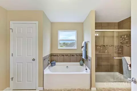 Bath - 3083 Canvasback Ct, Franklin, OH 45005 photo 1 of 3