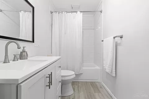 Bath - 3483 Stathem Ave, Cincinnati, OH 45211 photo 2 of 2