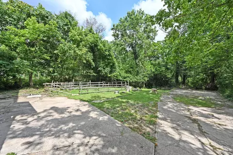Exterior - 2504 Forthmann Pl, Cincinnati, OH 45211 photo 5 of 8
