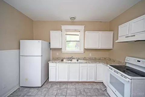 Kitchen - 2504 Forthmann Pl, Cincinnati, OH 45211 photo 5 of 6