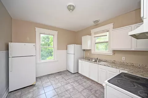 Kitchen - 2504 Forthmann Pl, Cincinnati, OH 45211 photo 4 of 6