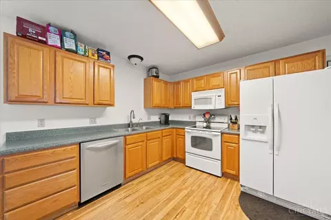 Kitchen - 6027 Sean Cir, Blanchester, OH 45107 photo 4 of 4