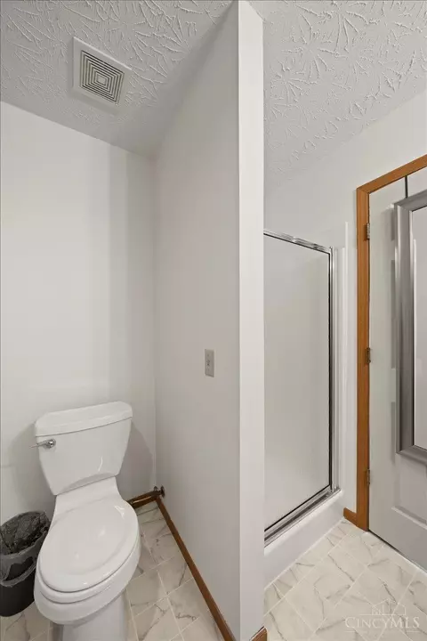 Bath - 6027 Sean Cir, Blanchester, OH 45107 photo 3 of 5