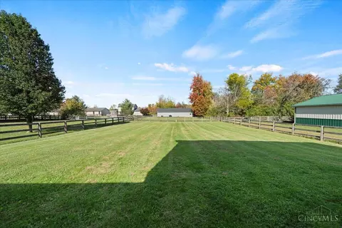 Exterior - 6027 Sean Cir, Blanchester, OH 45107 photo 2 of 5