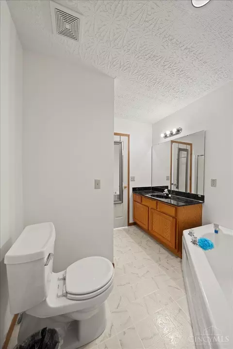 Bath - 6027 Sean Cir, Blanchester, OH 45107 photo 4 of 5