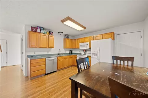 Kitchen - 6027 Sean Cir, Blanchester, OH 45107 photo 2 of 4