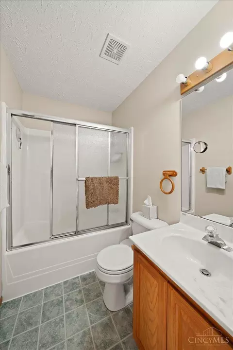 Bath - 6027 Sean Cir, Blanchester, OH 45107 photo 5 of 5