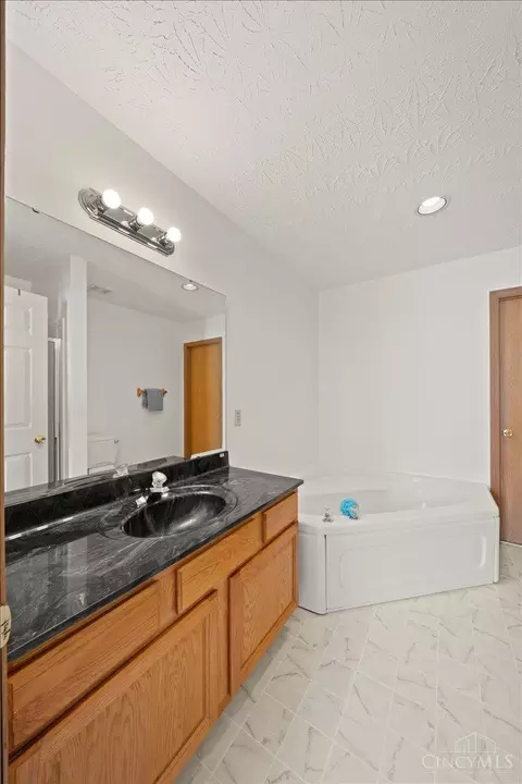 Bath - 6027 Sean Cir, Blanchester, OH 45107 photo 2 of 5